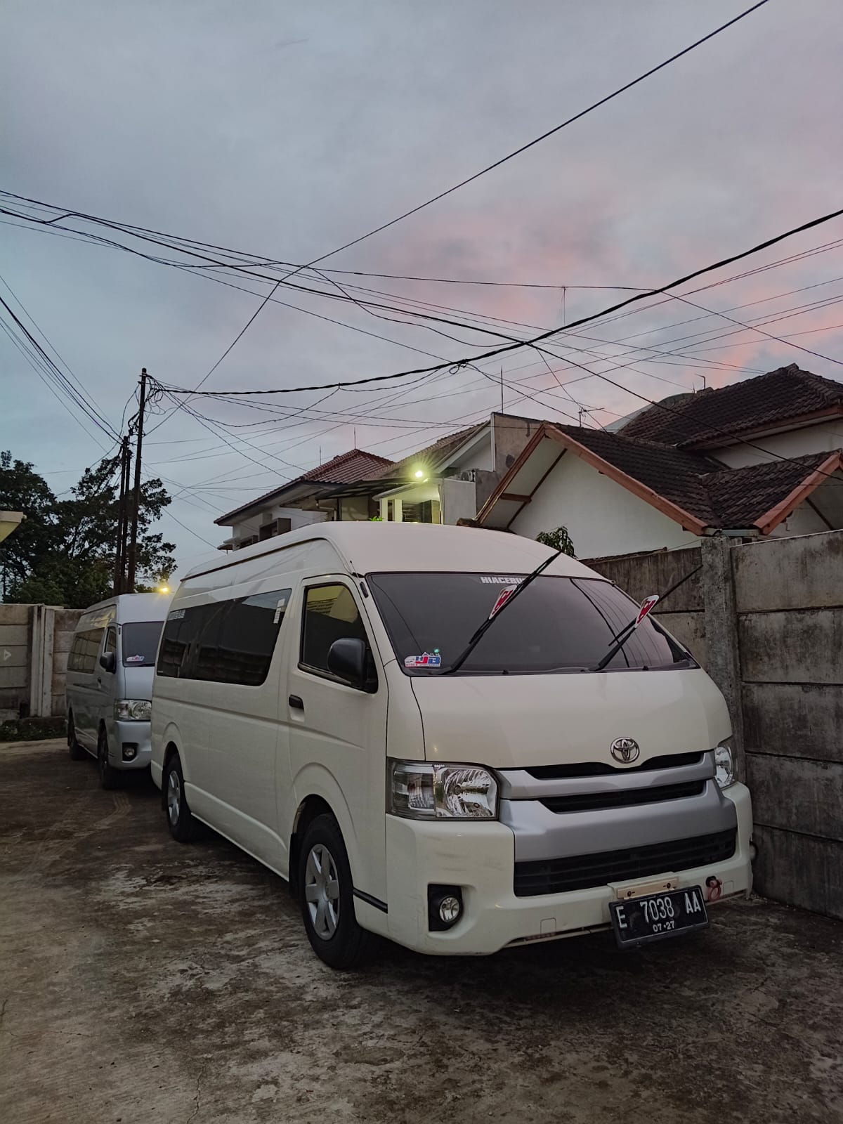 sewa hiace di bandung1